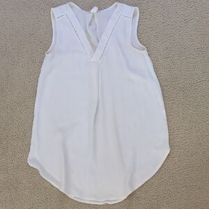 H&M White V Neck Sleeveless Sheer Flowy Blouse